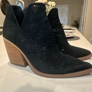 Suede black mesh boots, 7, Vince Camuto,